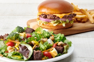 ruby tuesday smashburger with fries and garden bar salad