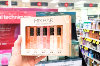 hand holding mix bar discovery set in cvs