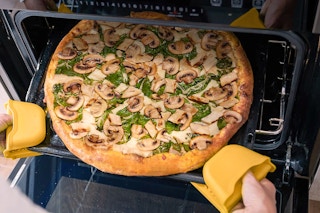 Someone baking a Papa Murphy's pizza in their oven