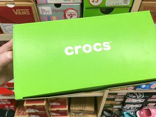 crocs orb shoes box 1 2 1683140190 1683140190